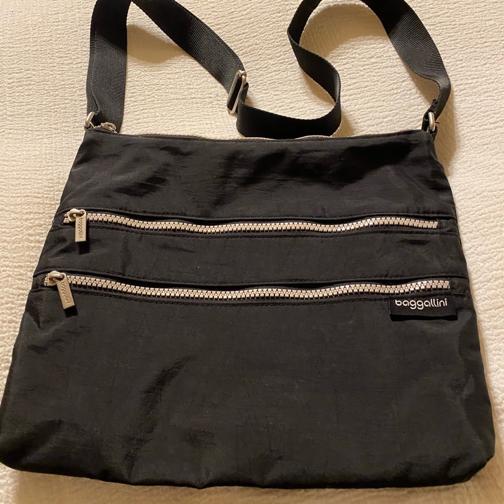 Baggalini crossbody black shoulder purse .